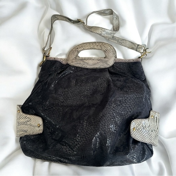 NY Artificial Vegan Leather Bag - Picture 2 of 10